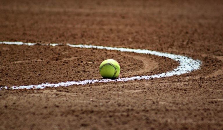 [Materi Lengkap] Peralatan Dan Peraturan Permainan Softball!