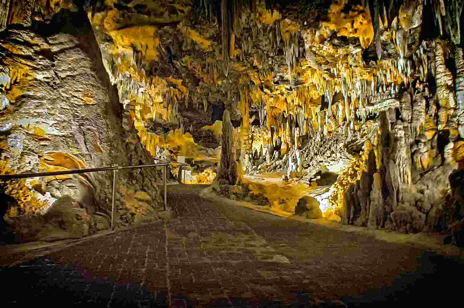 gambar stalaktit dan stalagmit