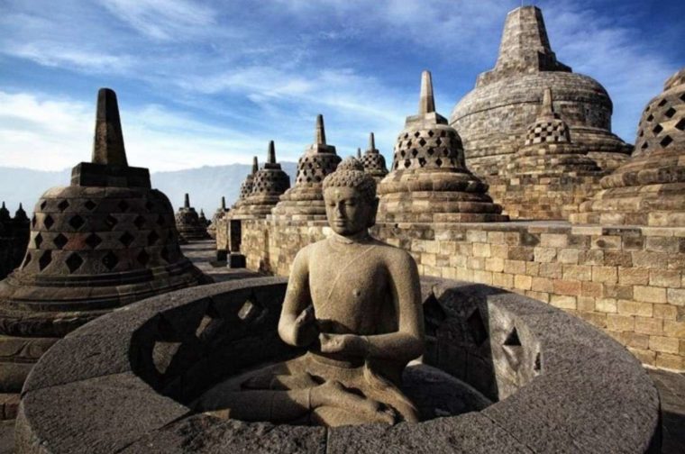 Contoh Teks Cerita Sejarah Candi Borobudur