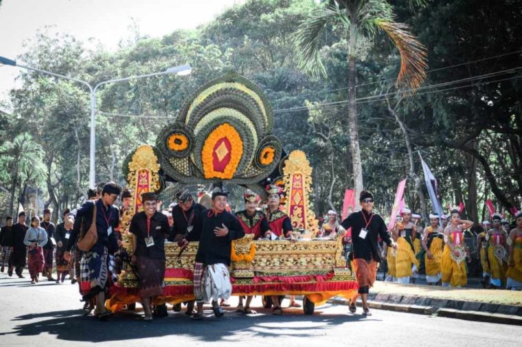 7 Contoh Teks Eksplanasi Budaya Beserta Strukturnya Lengkap