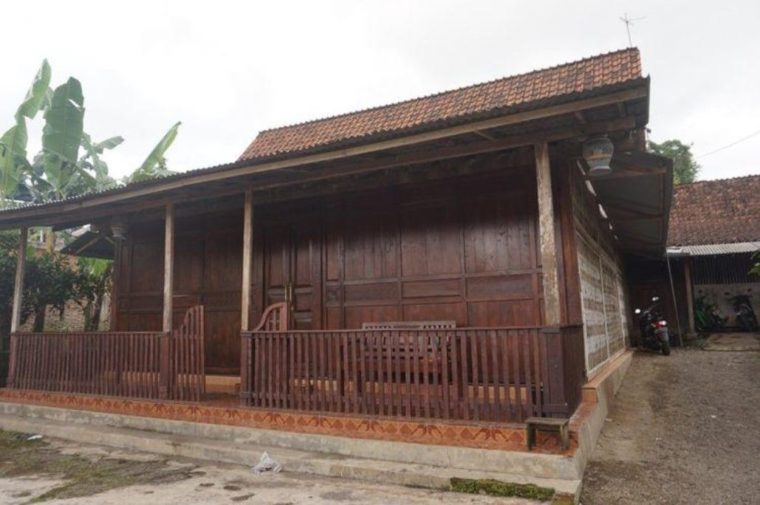 Rumah Adat Jawa Timur Using
