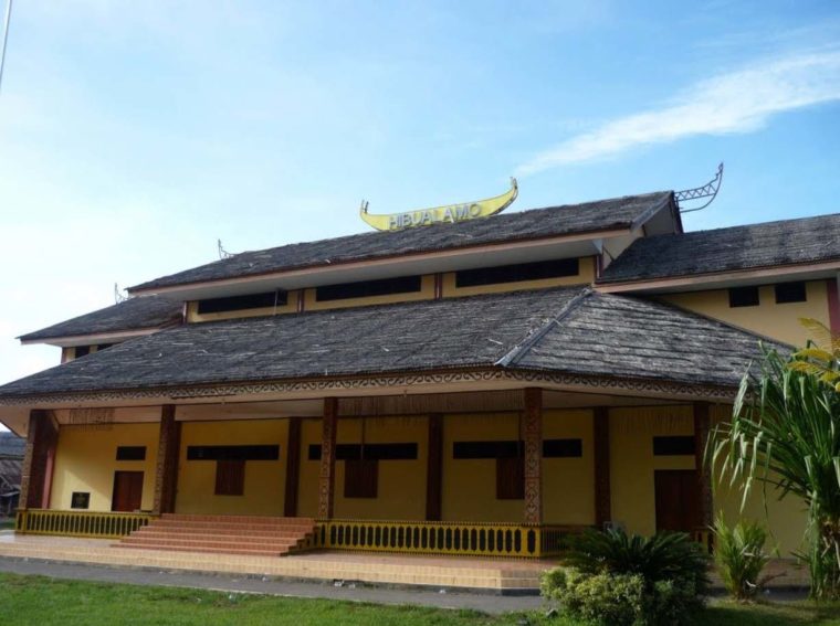 Rumah Adat Maluku Hibualamo