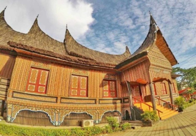 √ Rumah Adat Sumatera Barat Nama, Sejarah, Filosofi