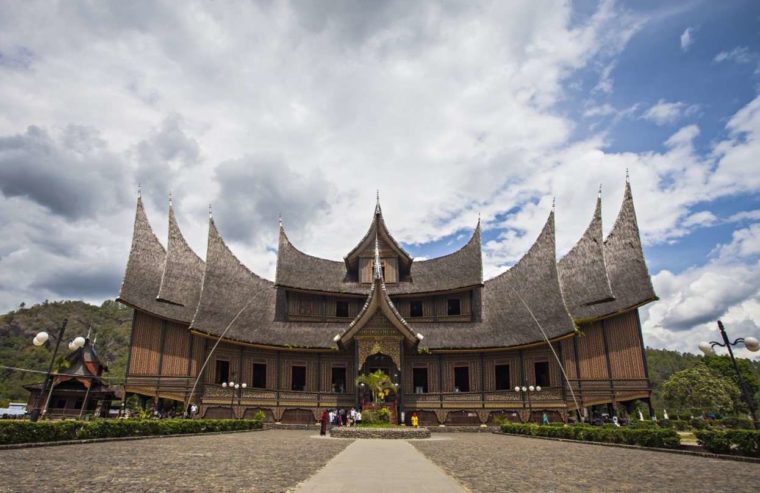 Rumah Adat Sumatera Barat Nama Sejarah Filosofi And Keunikan