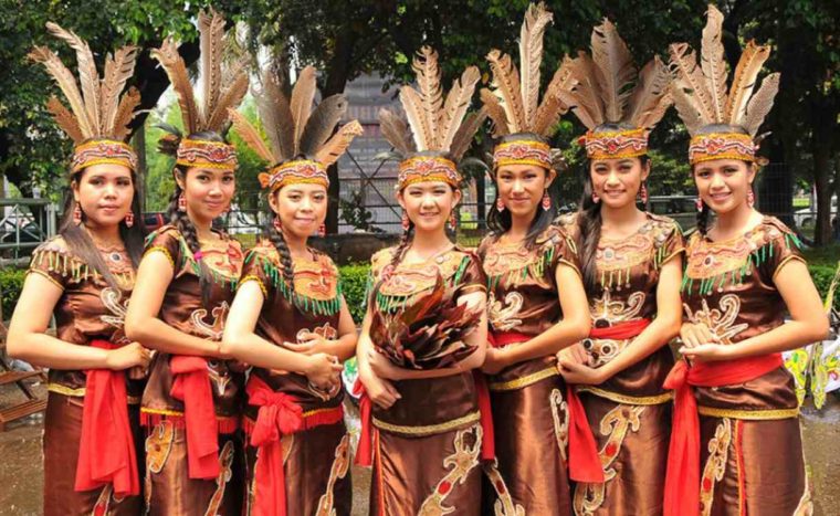 Pakaian Adat Kalimantan Timur Dayak Ngaju