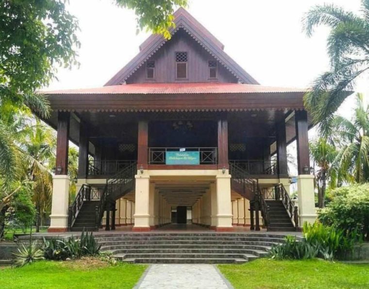 Rumah Adat Gorontalo Dulohupa