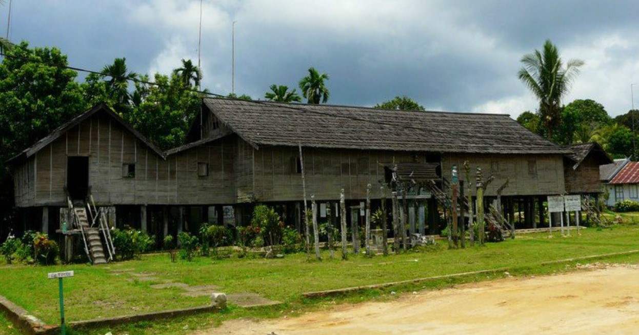   Lengkap 7 Rumah Adat Kalimantan Tengah  Beserta 