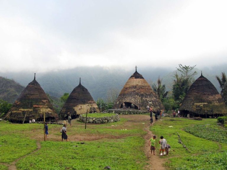 Rumah Adat NTT: Sejarah, Filosofi, Fungsi, Ciri, & Jenis